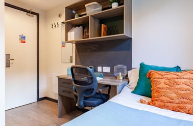 Meanwood Road, Woodhouse, Leeds - Image 2